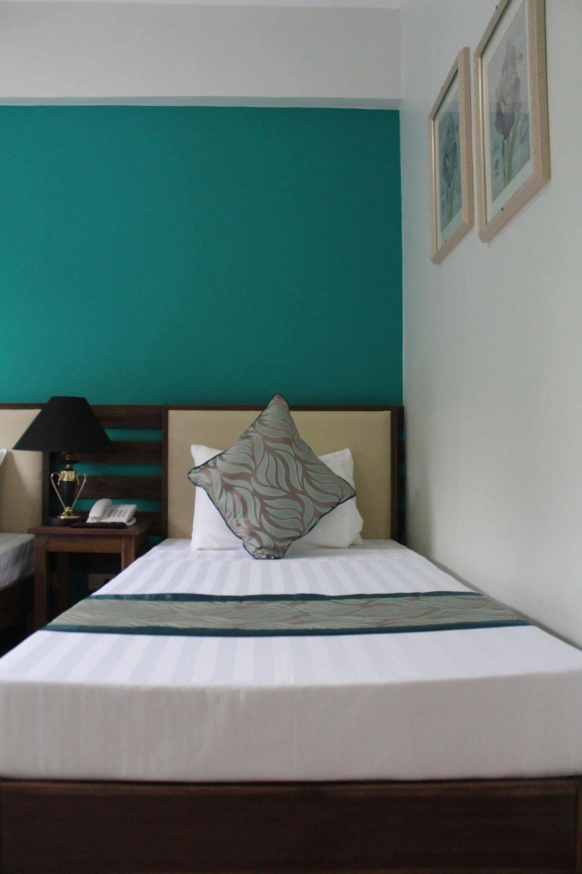 Reddoorz Plus Near Rizal Junction Puerto Princesa Exterior photo